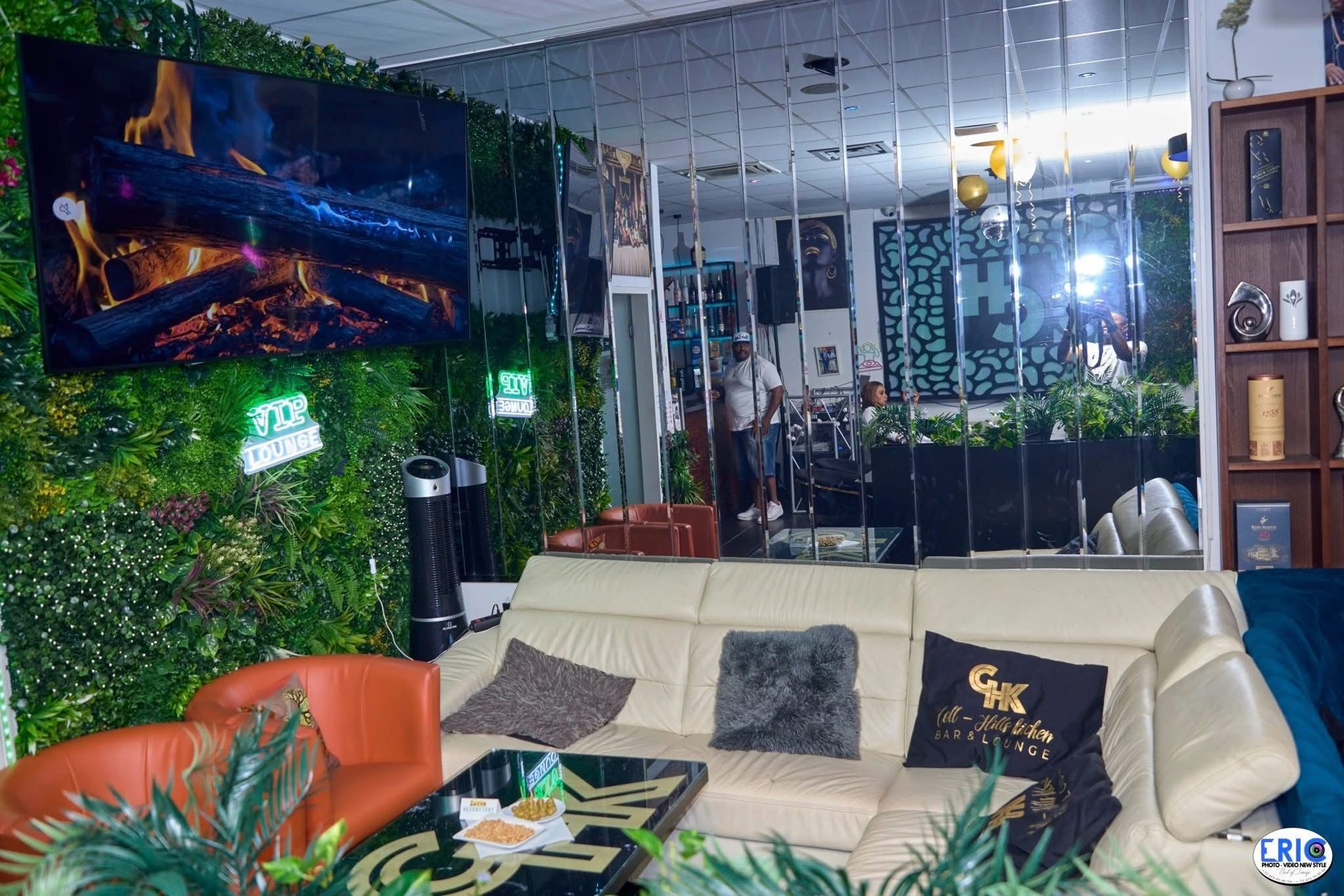 Lounge moment 12